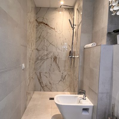 Suite Bathroom - Olympia Hotel Beausoleil